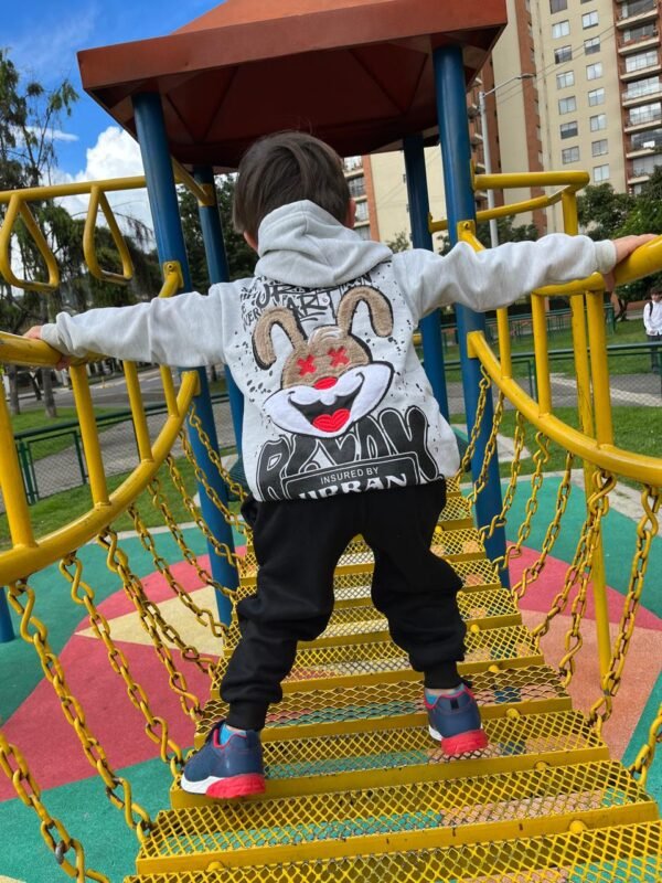 Sudadera niño Gris Conejo Kaws x Docena - Image 2