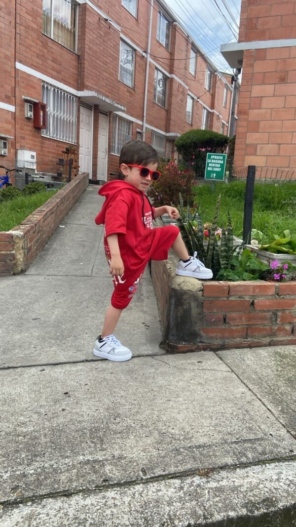 Conjunto Short Rojo Niño x Docena - Image 2
